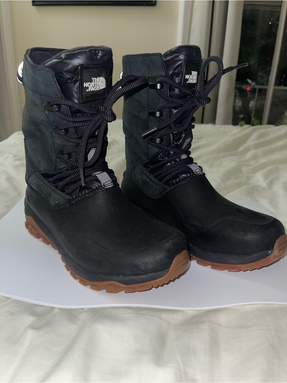 The North Face Yukiona Mid Boots Women's Winter Snow Boots Black (size 9)